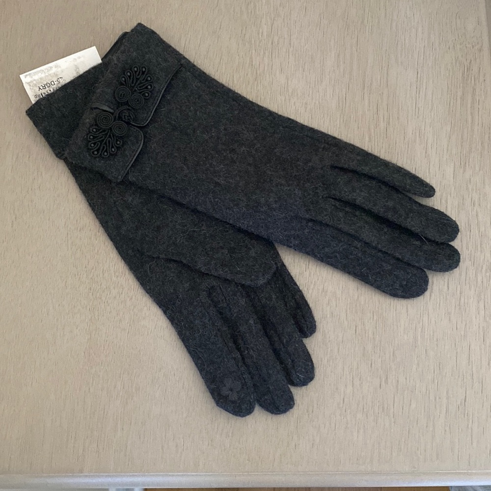 Brand New! Gray gloves